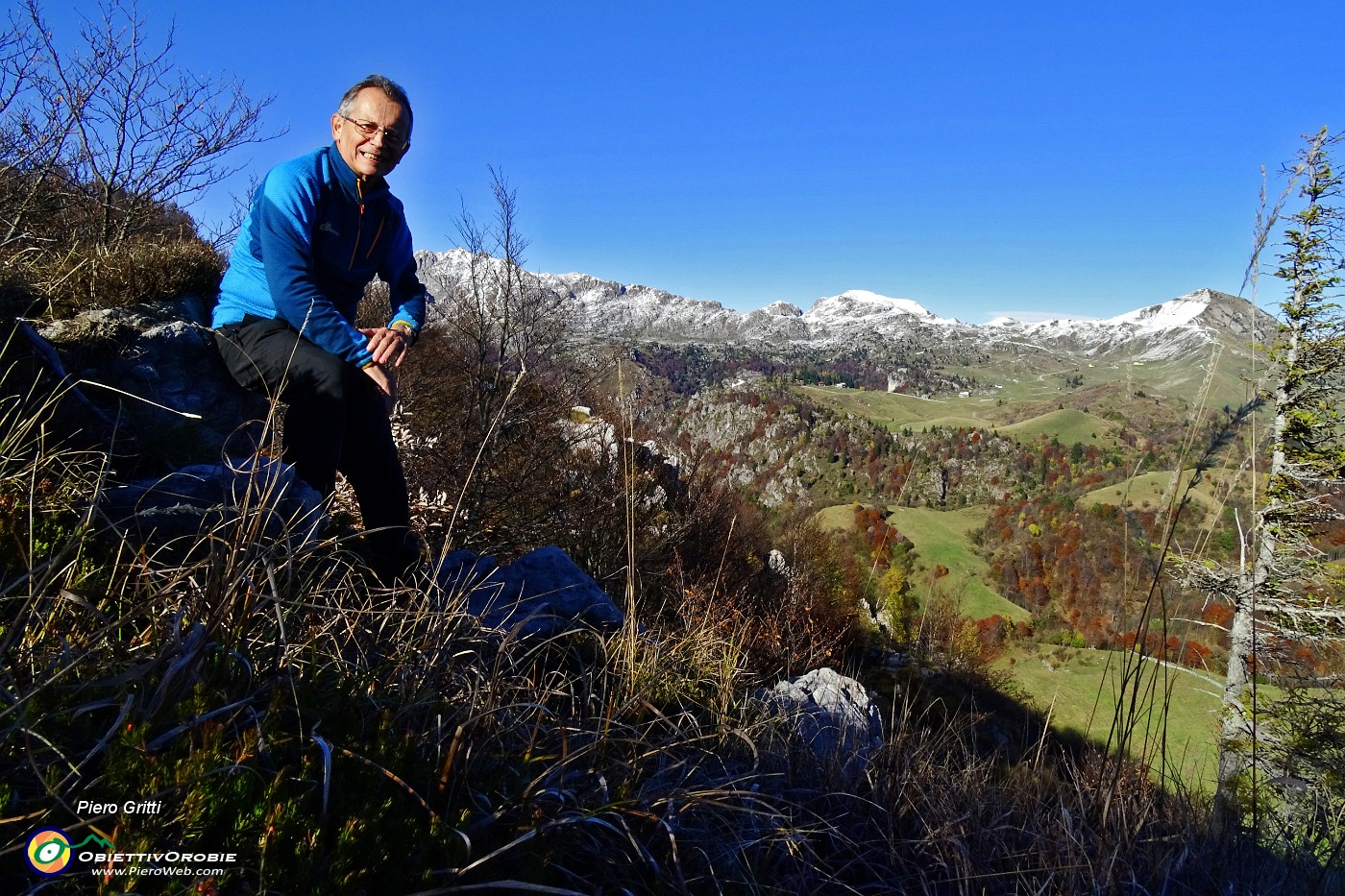 67 ...con vista sui Piani d'Artavaggio, Sodadura e Cima di Campo.JPG -                                